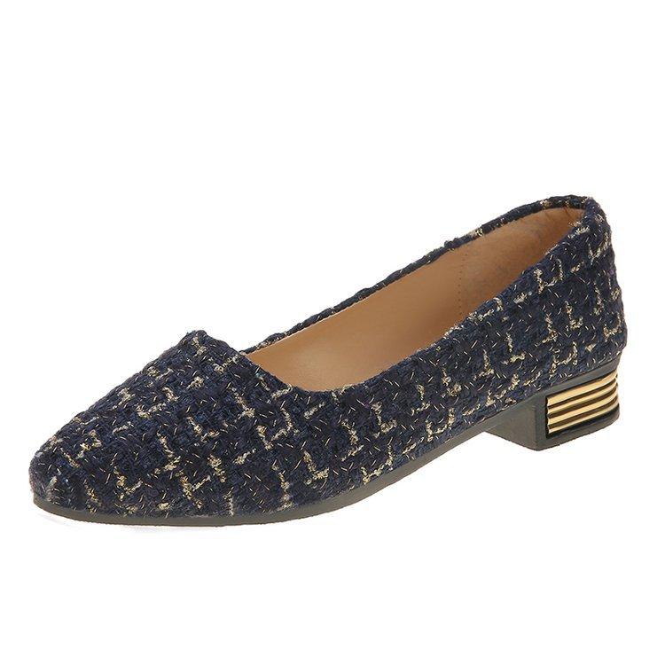 

Атмосфера весенне-осенней моды, легкий ветерок, остроконечные туфли на низком каблуке, простая и удобная повседневная обувь для посиделок 35 синий