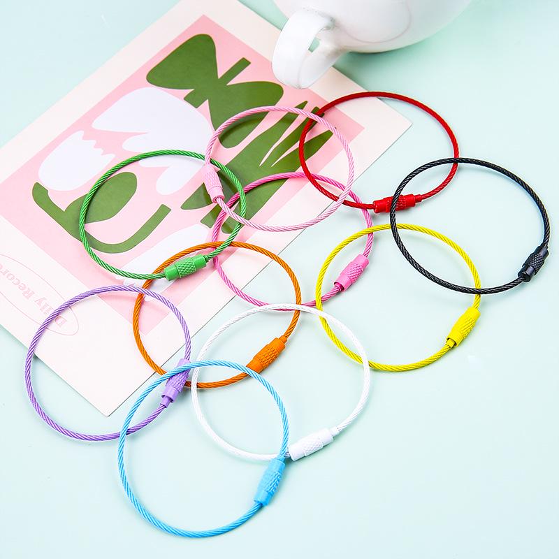 

Брелок для ключей в виде блестящего цветка-лепестка ручной работы – милый аксессуар для студентов