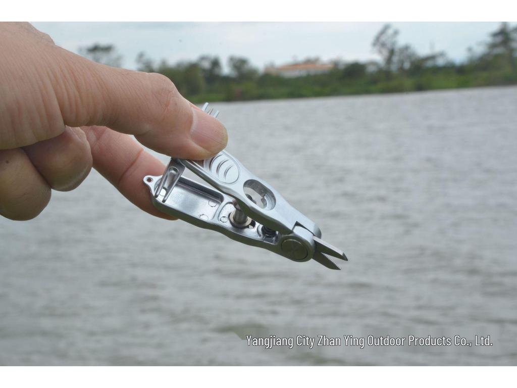 Compact Outdoor Fishing Scissors: Multi-Tool for Line Cutting, Lure Handling, and Hook Tying