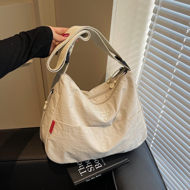Casual waterproof nylon messenger bag shoulder cloth bag female design sense niche retro commuter dumpling bag