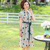 Robe d'été élégante à manches courtes et coupe évasée, à motif floral, pour femmes d'âge moyen