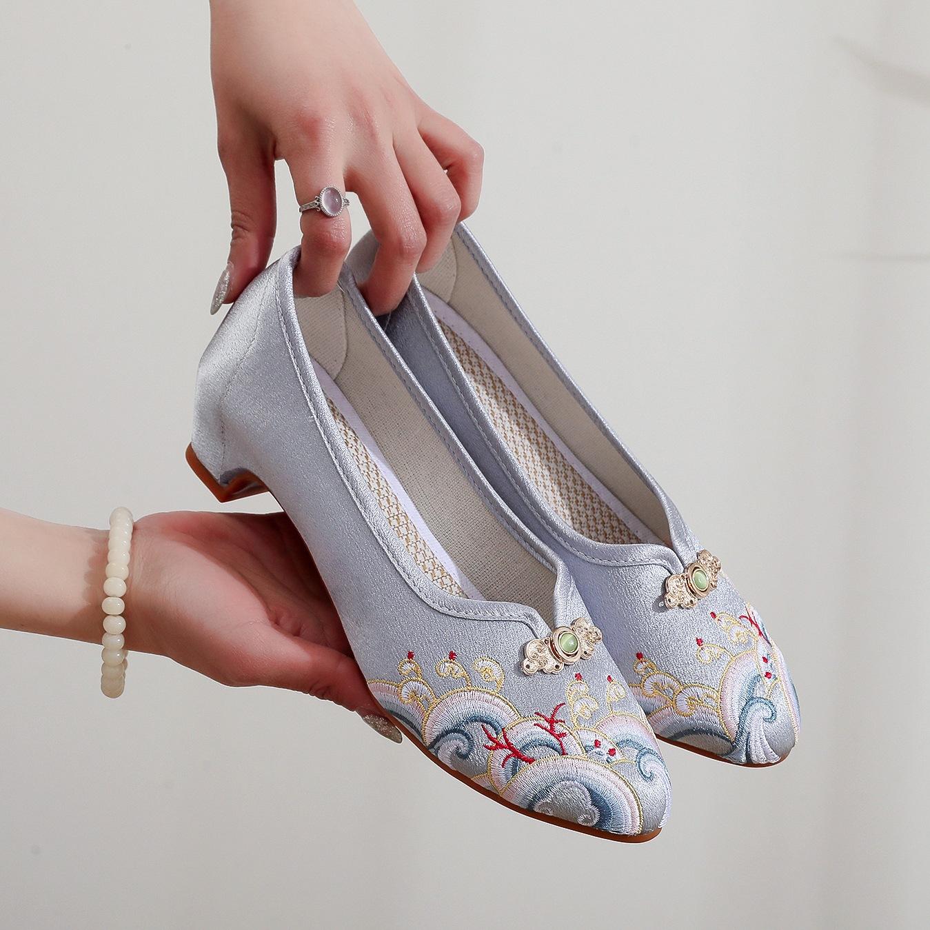 

[Haiyi] 2025 весна новые старые пекинские тканевые туфли простые темпераментные туфли ципао одинарные туфли в этническом стиле вышитые туфли 36 морской синий