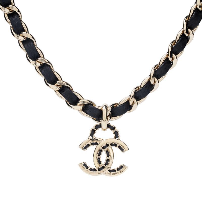 

CHANEL choker double C shape pendant Logo logo metal necklace women s gold золотий