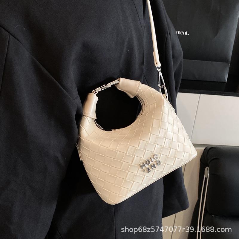 2025 new model, this year's popular bag, casual weaving trend, hand bag feeling, casual shoulder crossbody bucket bag