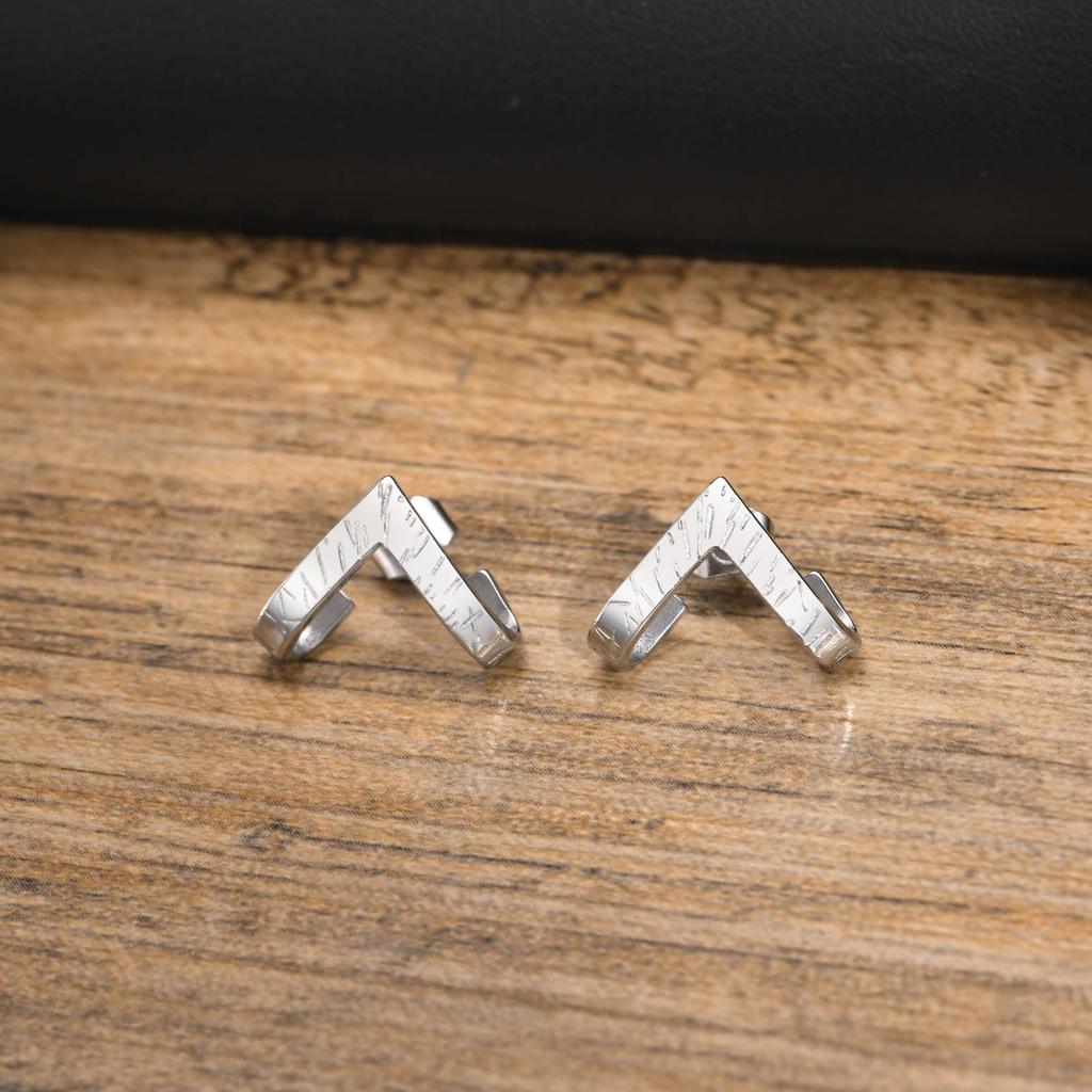 Vnox Retro Dragon Head Huggie, Vintage Stainless Steel Men Hoop Earrings, Cool Tranditinal Chinese Lucky Almut Boy Jewelry