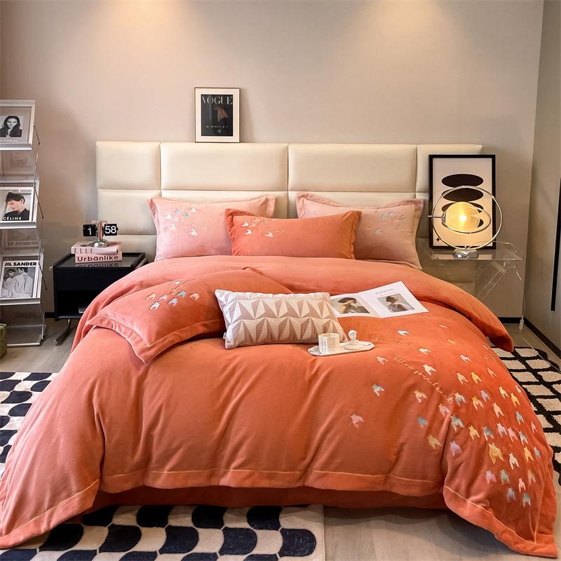 A klasės pieno aksomas keturių dalių žieminis šiltas sutirštintas dvipusis aksominis antklodės užvalkalas didelio tankio matinis vienspalvis raižytas aksomas