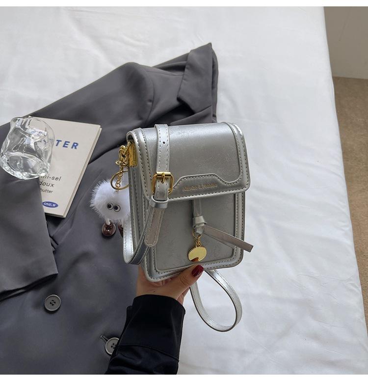 

Мини-маленькая сумка в иностранном стиле женская 2025 новая модная трендовая сумка через плечо, сумка-мессенджер, сумка для мобильного телефона, высококлассная нишевая квадратная сумка