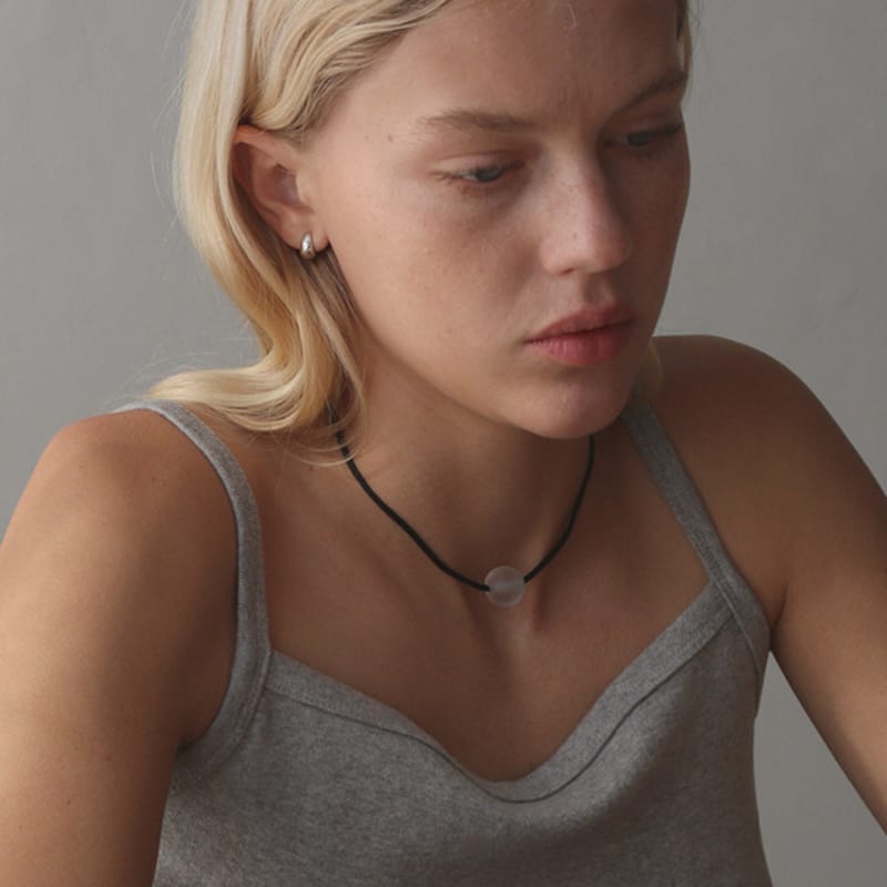 STUDIO LEIGH MATT CRYSTAL STRING NECKLACE