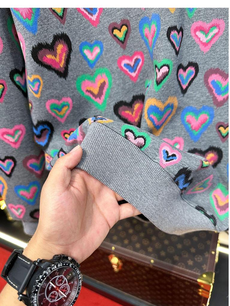 Men's Colorful Heart Print Round Neck Sweatshirt - Stylish, Versatile, & Casual Pullover for Autumn/Winter