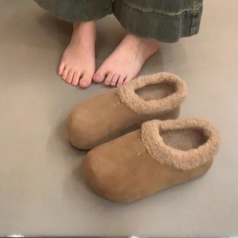Women Wear Thick-soled, Fleece Shoes on The Outside in A Half-slipper Style. Lazy People Wear One-foot Shoes