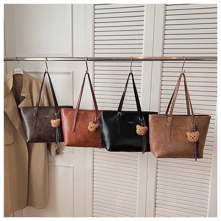 Women's Korean Fashion Large-Capacity Retro Tote Bag - Versatile and Stylish Underarm Accessory