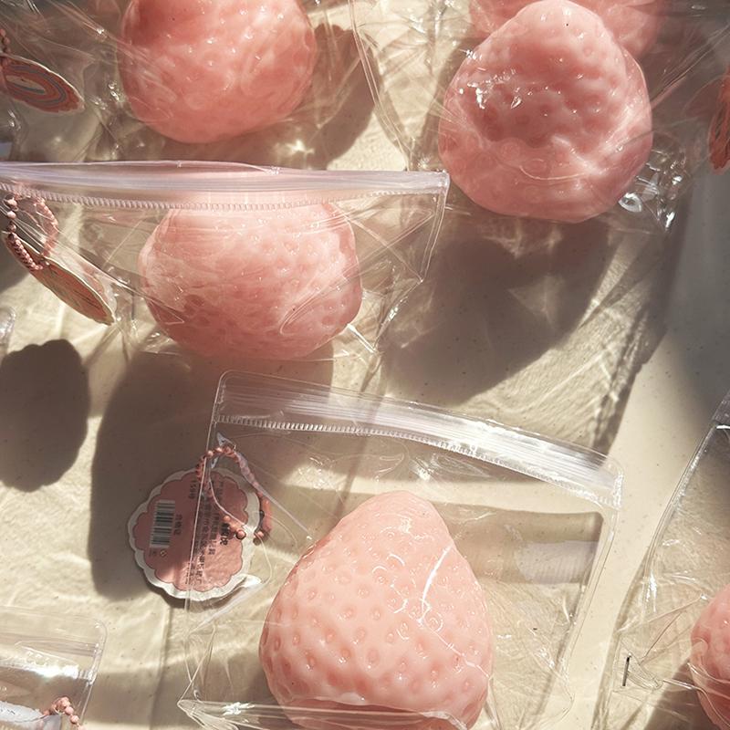 Cute Cream Gold Powder Big Strawberry Pinch Fidgeting Imitation Silicone Clay Feeling Diy Girl Birthday Gift Kids Squishy Toys