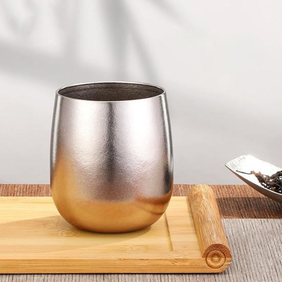 Ren Titanium Kop, Dobbeltvægget Vakuumisoleret Tumbler med Isbelagt Finish, 260ml Æggeformet Campingkrus til Udendørs
