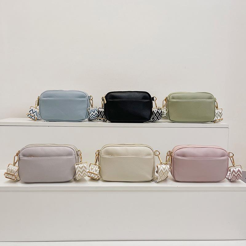 Populárna crossbody taška, Jednoduchá malá štvorcová taška z mäkkej kože, Ležérna taška na jedno rameno so širokým ramenným popruhom