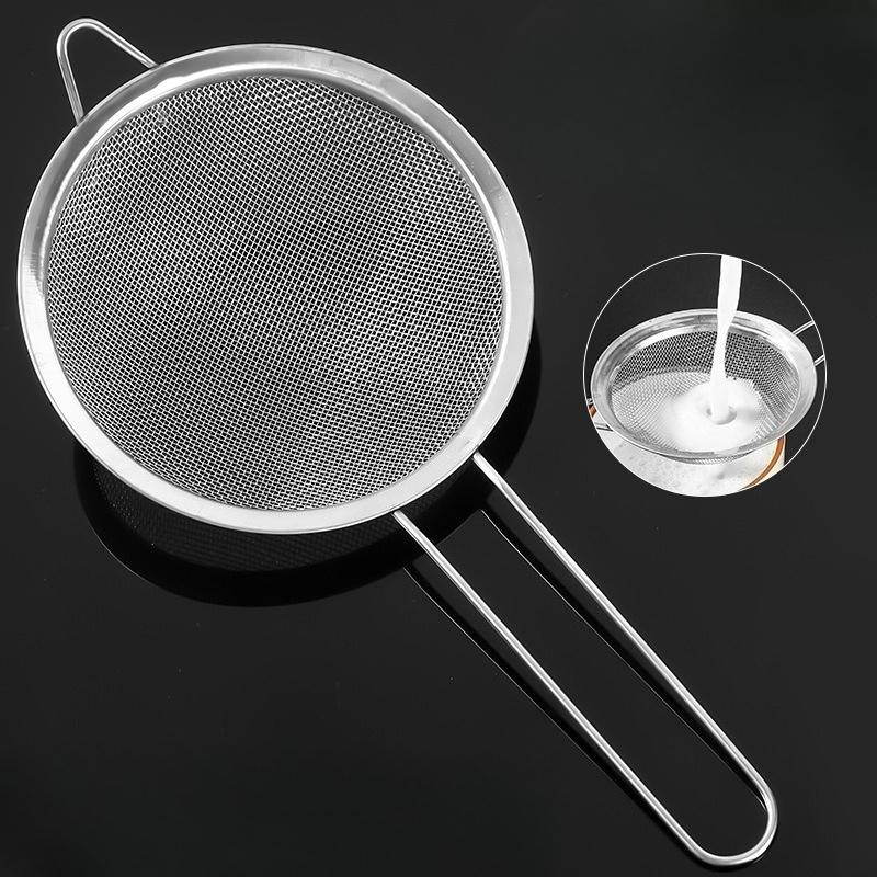 A Strainer, A Household Kitchen Strainer, A Filter Screen, Stainless Steel, for Scooping Dumplings, Juice and Soy Milk, An Oil Filter Screen