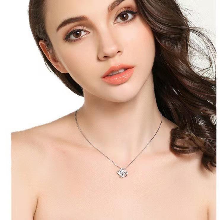 Four-leaf clover zircon necklace women's niche popular light luxury pendant high-end