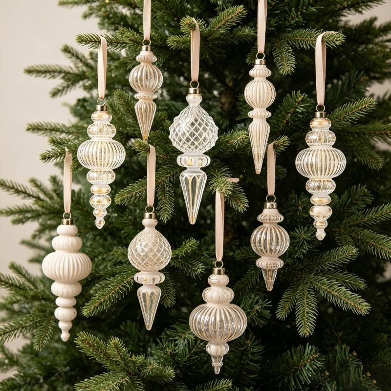 Weihnachtsbaum-Hängedekorations-Set mit Kunststoffaufbau und Bandkordel für den Innenbereich zur saisonalen Raumdekoration