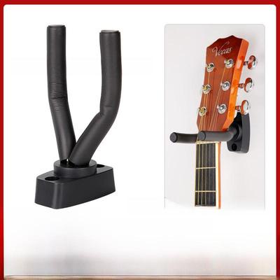 Kovový závěs na kytaru a ukulele
