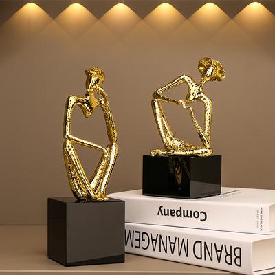 Metallfigur Skulptur Mann mit goldenem Hut Denker Künstlicher Charakter Dekorative Figuren Heimdekorationszubehör