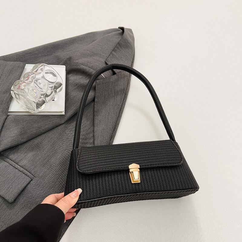 

French shoulder bag casual simple messenger bag 2025 trend bag female texture Korean version versatile foreign style messenger bag
