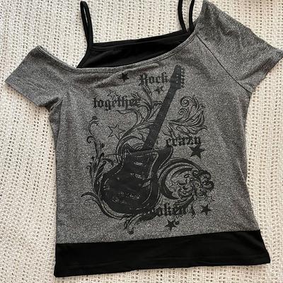 Üst Kıyafetler – T-shirtler