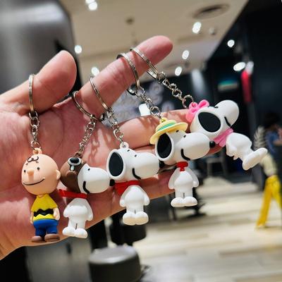 Snoopy Serie Figuren Sleutelhanger Cartoon Hond PVC Poppetje Bedeltje Sleutelhanger Schattig Tas Hanger Ornamenten Accessoires Grappige Verjaardagscadeaus