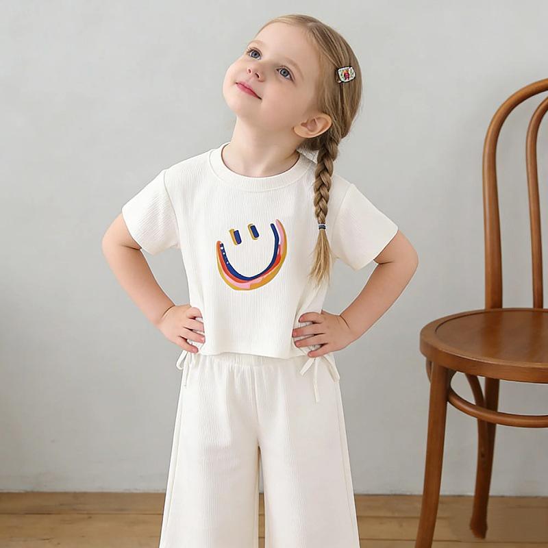 Sommerliches T-Shirt- und Hosen-Set für Mädchen – süßes und stylisches Zweiteiler-Outfit