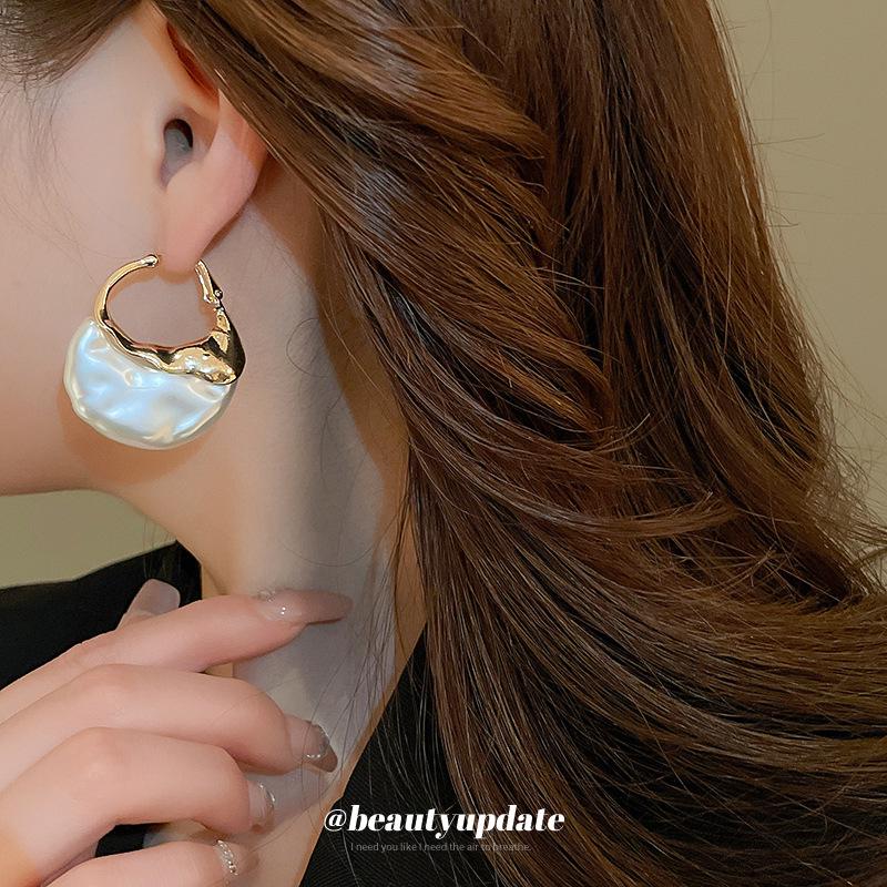 Silver Needle Pleated Bag Pearl Earrings - French Elegance, High-End Versatile Accessories for Women