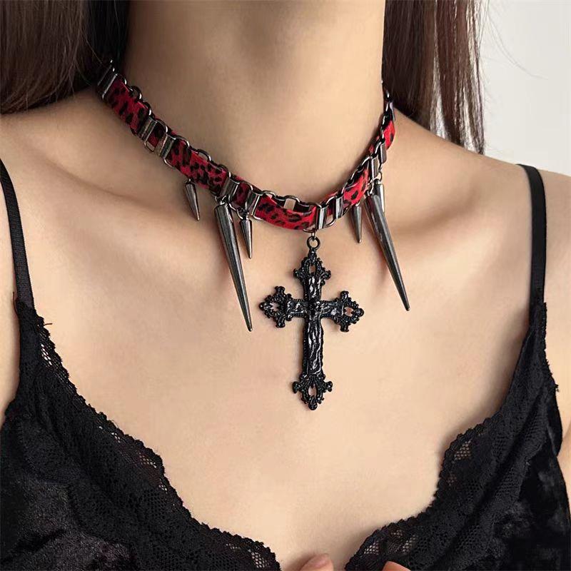 Dark Cross Bead Collarbone Chain Female Heavy Worker Spicy Girl High-end Feeling Sweet Cool Necklace Rivet Hip-hop Accessories