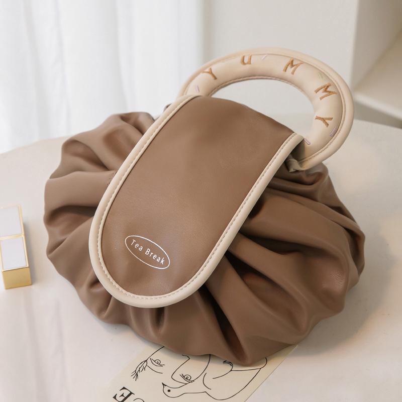 Luxury Drawstring Makeup Bag Creative Letter Travel Handbag Waterproof Pu Toiletry Bag Magnetic Snap Closure Women's Storage Bag