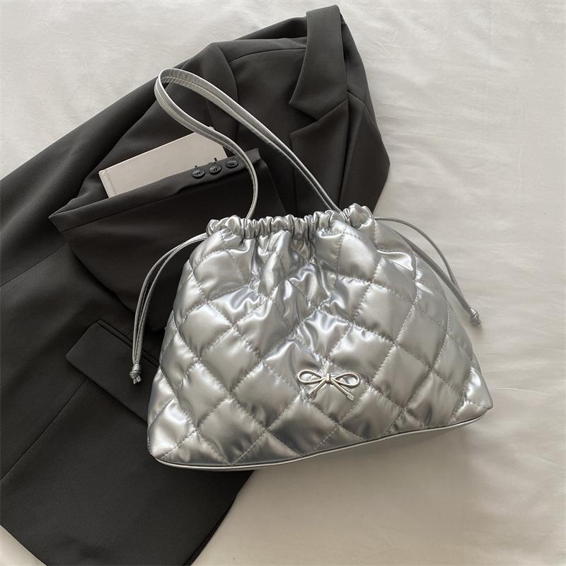 Bolsa tote mensageiro de grande capacidade com alça losango macia 2025 outono e inverno nova viagem de curta distância bolsa de ombro portátil mulheres