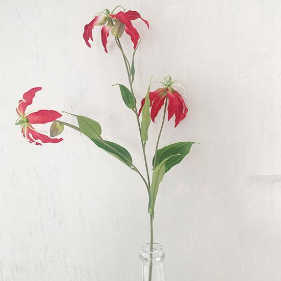 Artifical Lily Flowers with 3 Heads Full Blooms And 2 Buds Long Stem Fake Lily Bouquet for Indoor Home Table Office Wedding Decoration