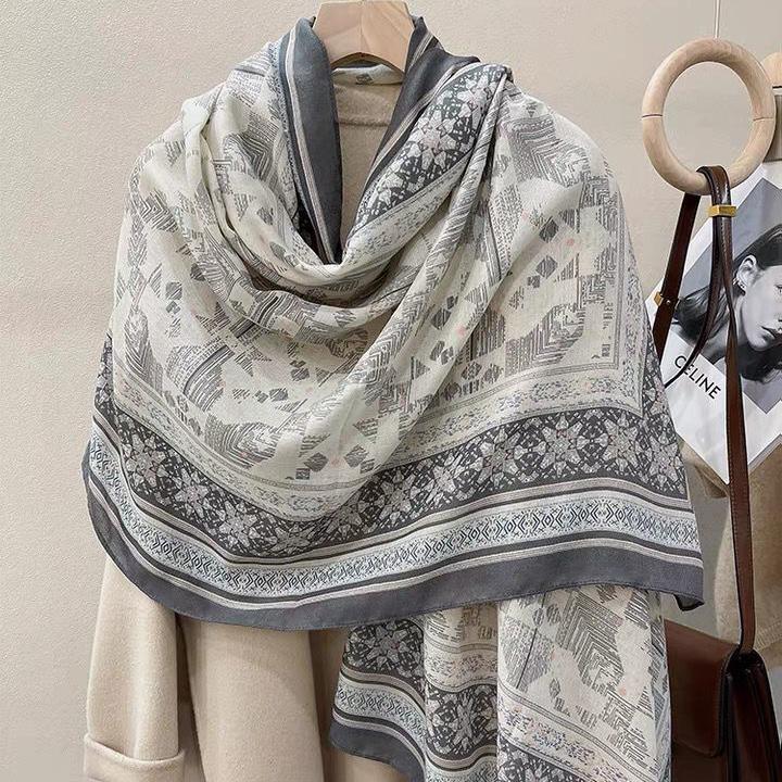 Luxusní značka Podzim a Zima Ženy Nový styl Móda Barva Sladěný Potisk Hedvábný šátek Lady Populární Pokrývka na hlavu Plážový šátek