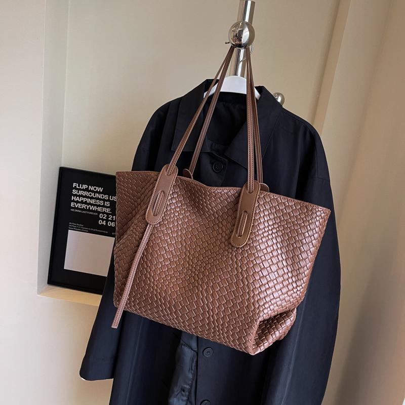 Fashion handbag women's spring and summer new product retro rhombus woven shoulder large capacity versatile tote bag