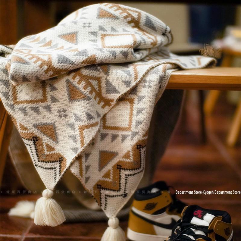 Bohemian Ethnic Knitted Throw Blanket - Nordic Shawl, Air Conditioning Cover, Tassel Bed End Blanket for Homestay.