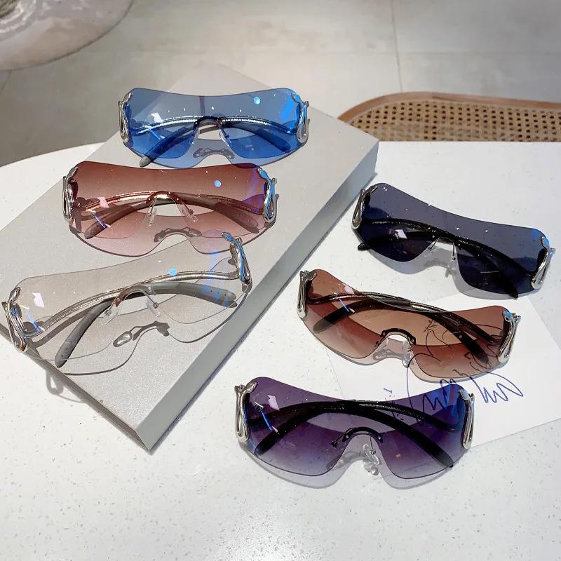 Future Technology Inspired One-piece Sunglasses European American Style Ink Skiing UV Resistant Sunglasses Gafas De Sol Hombre