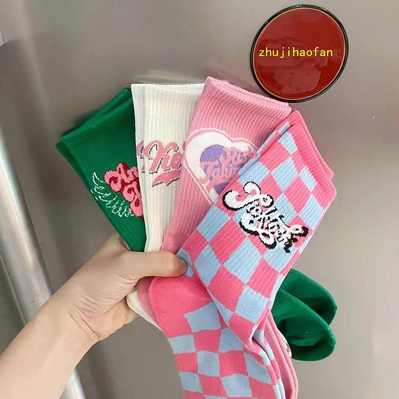Cute Female Spring and Autumn American retro personality mid-tube socks art college wind sports socks cotton socks