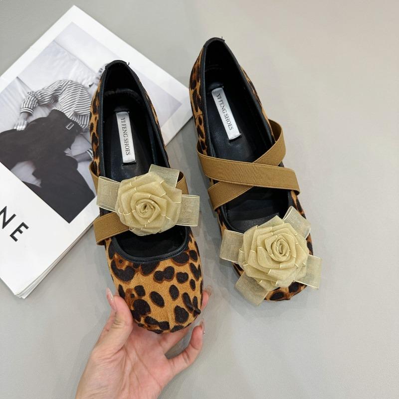 Sheepskin version inner height-increasing shoes genuine leather retro camellia shallow mouth single shoes female pig nose cross belt Mary Jane shoes