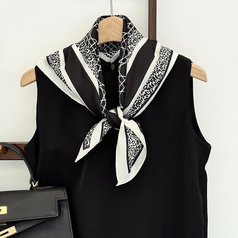 70 square scarves, new silk scarves, fashionable and versatile bags, tied hair scarves, headbands, neck protectors, scarves, shawls.