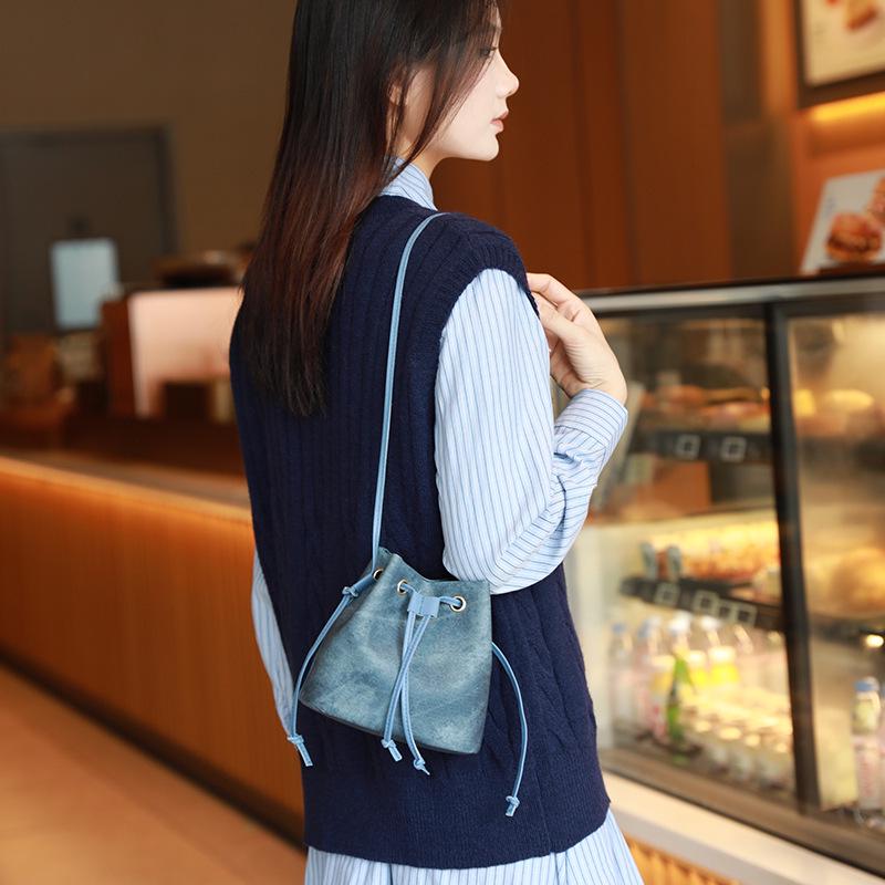 Niche Minimalist Drawstring Bucket Shoulder Bag 2025 – Versatile Fashion Trend Bag