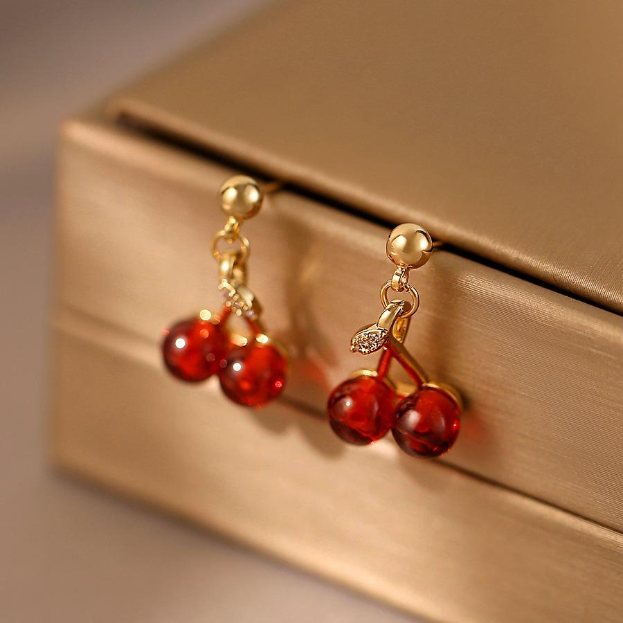 Boucles d'oreilles clous cerise en verre