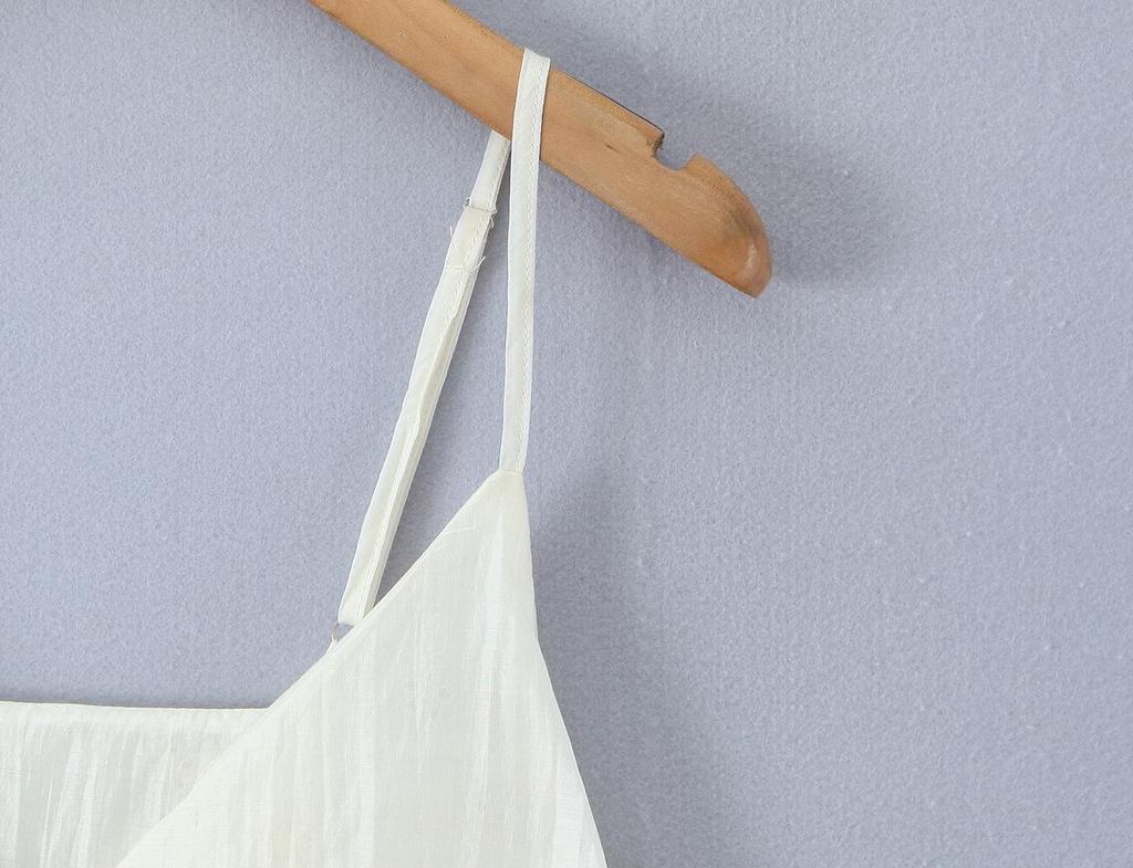 Retro-Chic-Top mit V-Ausschnitt, Stickerei und Lochmuster