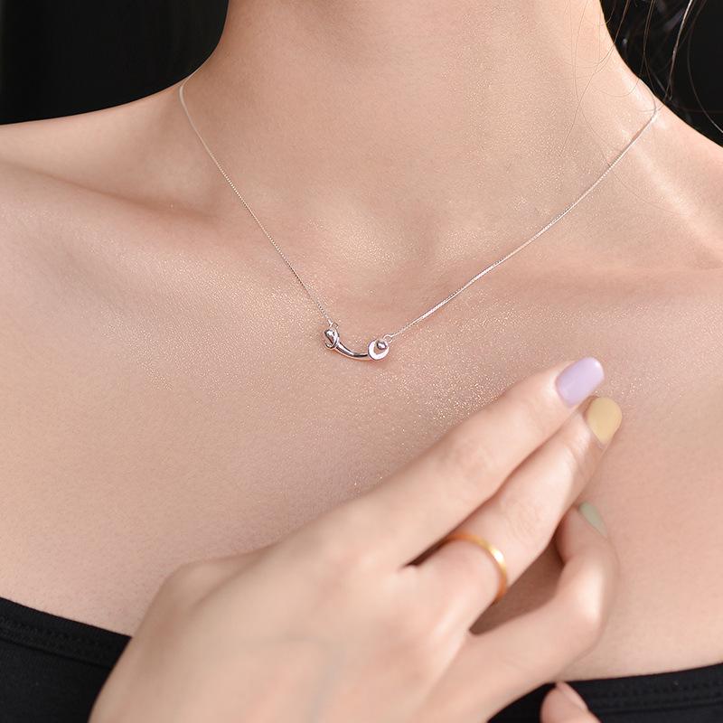 Smiling Necklace Clavicle Chain Simple Versatile Niche Design Ins Style Female High-end