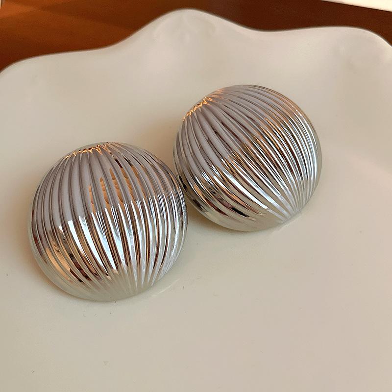 

Silver needle metal striped semi-round earrings, European and American exaggerated cold wind studs, niche fashion temperament earrings, women