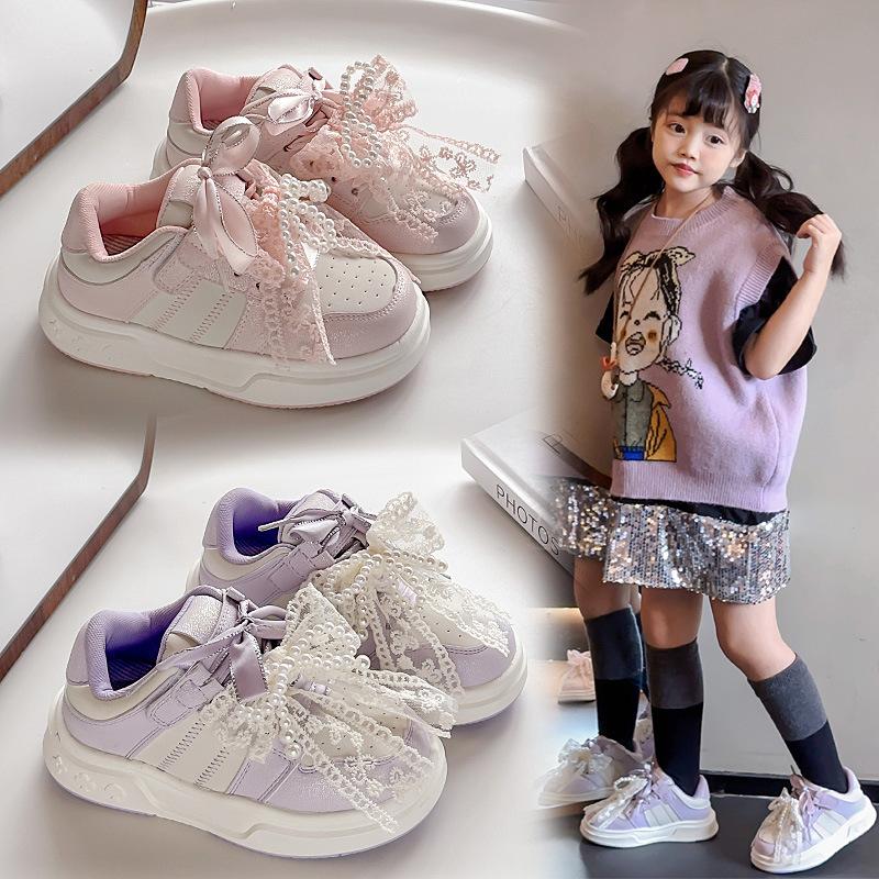 Girls' sneakers 2025 autumn new Korean version soft-soled pearl lace bow board shoes fashion trend