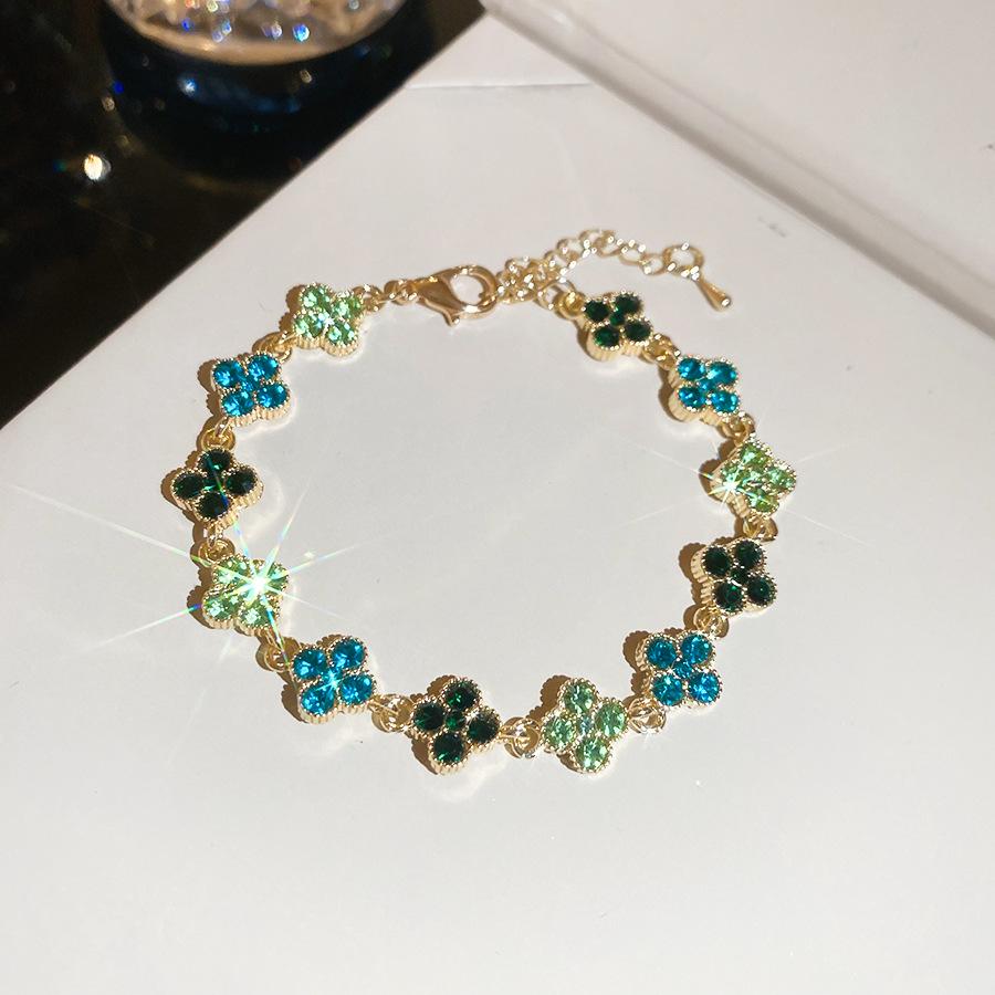 Rhinestone Clover Flower Bracelet: Elegant Retro Design with a Light, Luxurious Touch