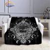 Pentacle & Moon flanellfilt, Skull Witchy Wicca Pagan Black and White Mystical Gothic Solfilt