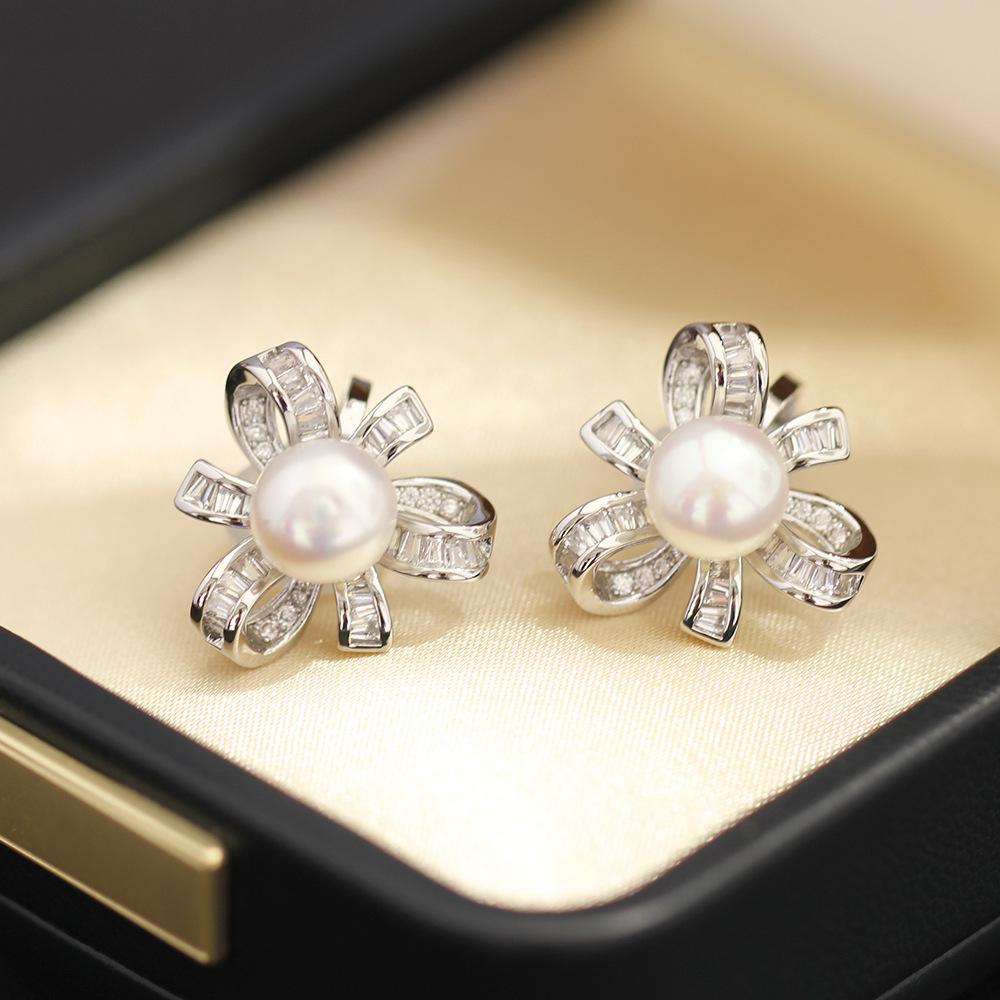 New exquisite three-dimensional diamond-encrusted zircon small flower earrings, freshwater pearl flower earrings, earrings without ear piercings, wome