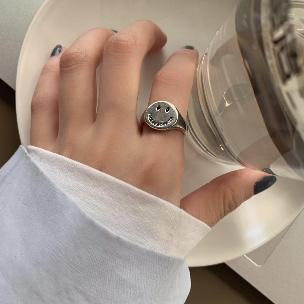 Crafted Geometric Beautifully Smiley Face Adjustable Ring With Rhinestones Perfect For Stylish Women