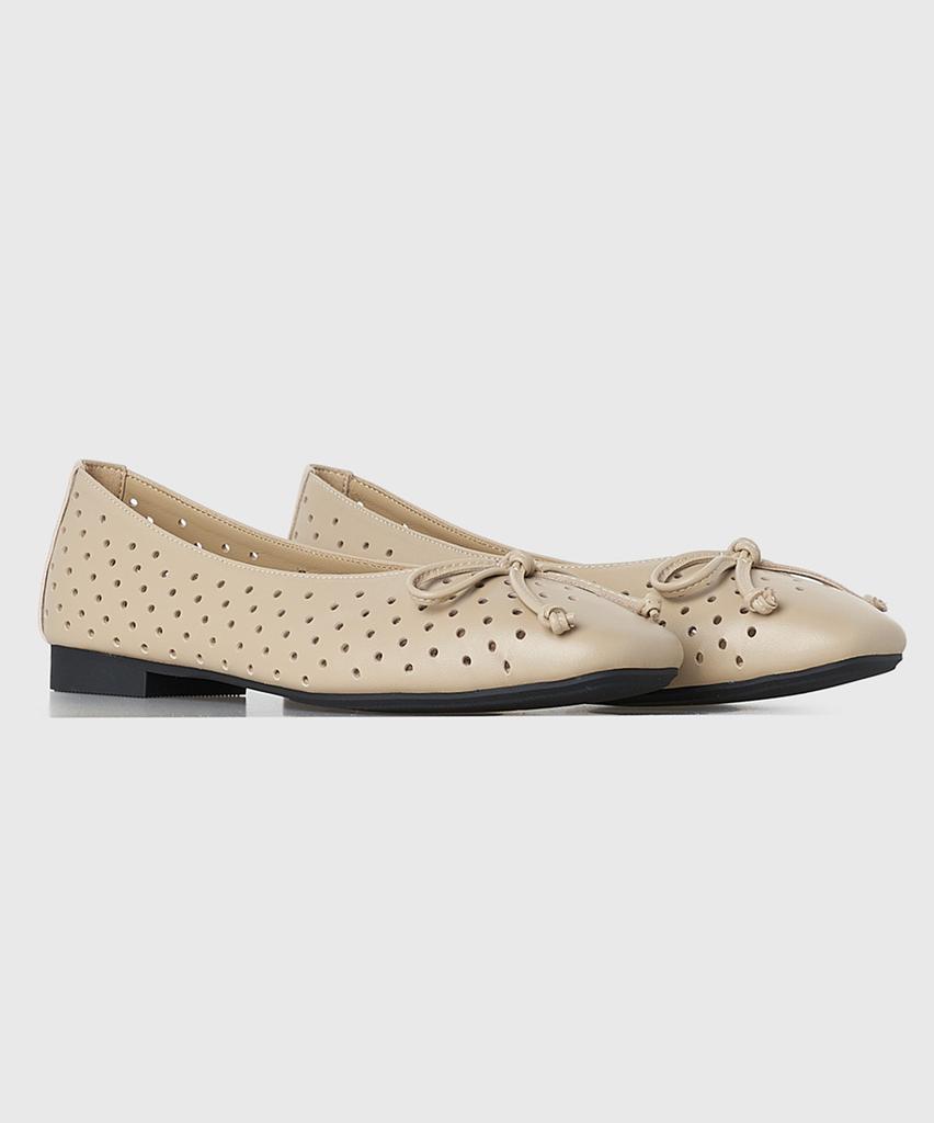 Kissa Reno Women'S Perforated Flat Shoes P512027